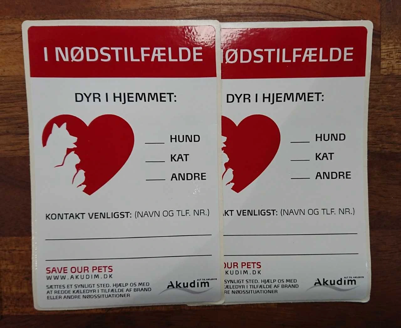 Mit dyr er alene hjemme - 2 stk Klistermærke